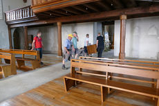 Räumung des Restinventars und der Kirchenbänke aus der Kirche (Foto: Karl-Franz Thiede)